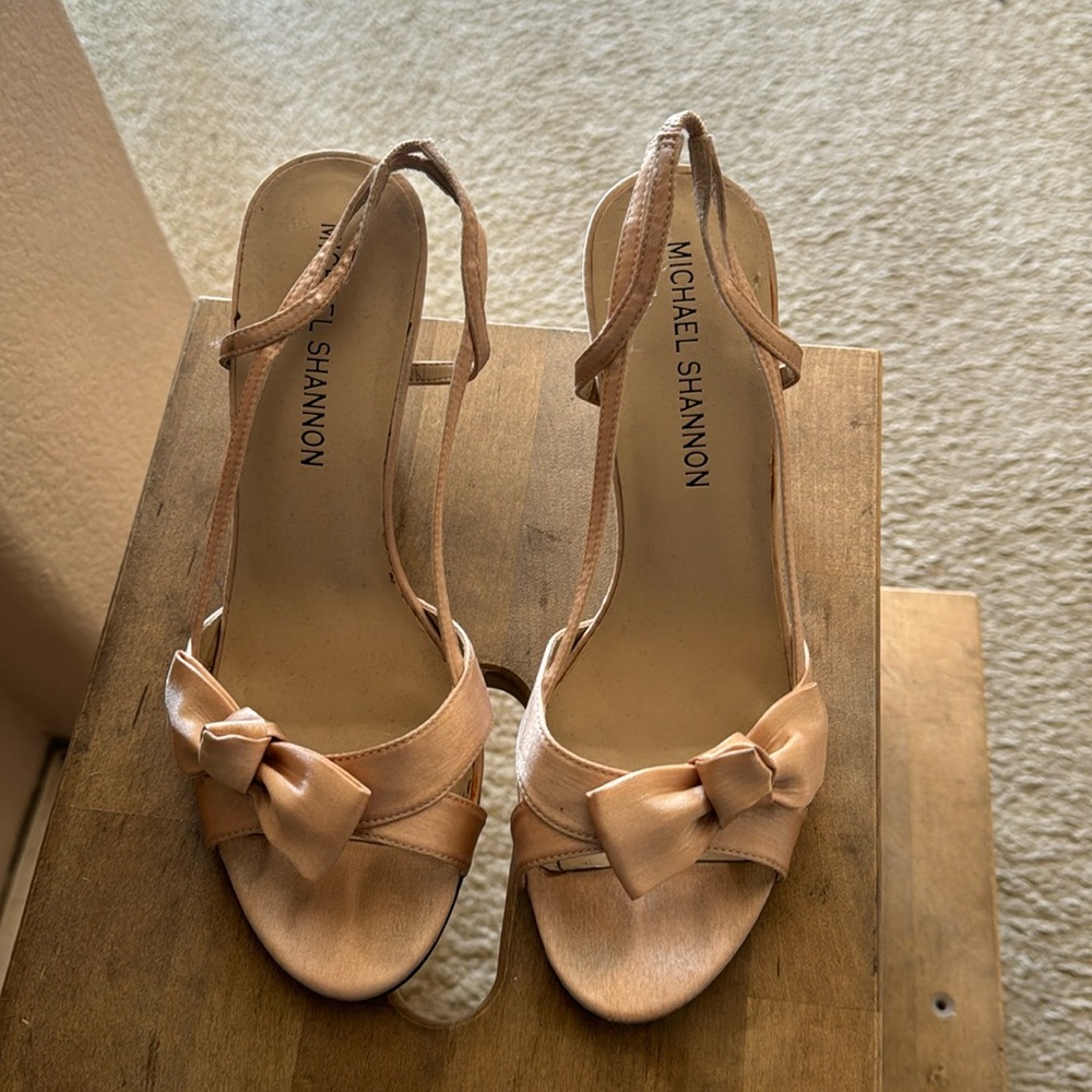 Beige heels
Size 7